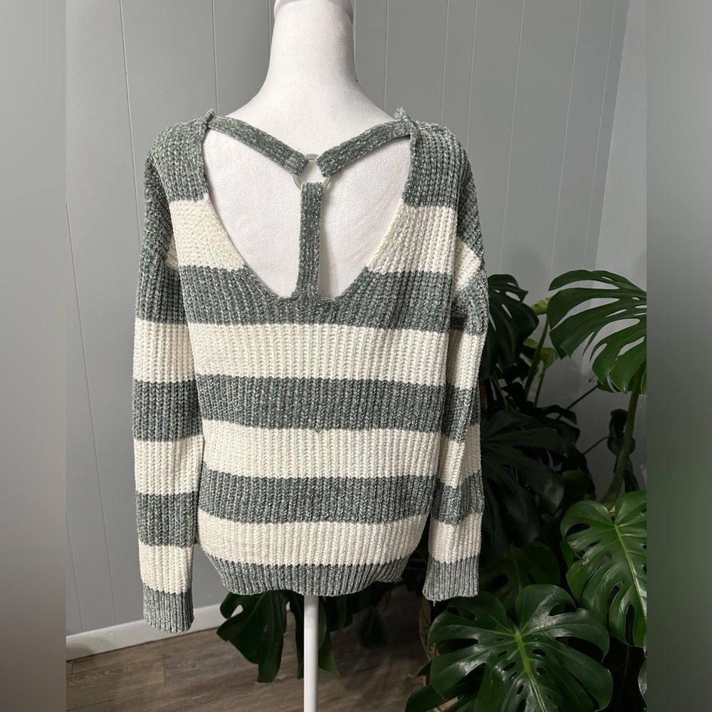 🛍️Love by Design green & cream extra soft sweater Size medium.